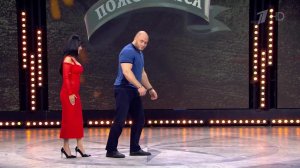 Проверка на прочность: жених на "Давай поженимся!" использовал невесту вместо штанги