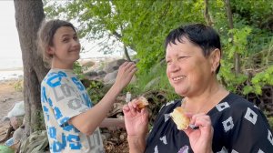 Прилетела мама за Мироном / Кастрируем кошку / Шашлык на финском/ Лепим треугольники
