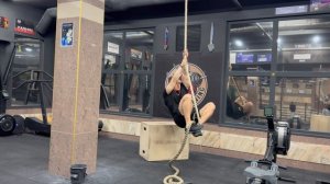 Захват каната сидя на коробке|J-hook on the rope from box