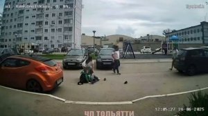 Момент наезда на ребёнка во дворе дома, Тольятти (ЧП, ДТП)