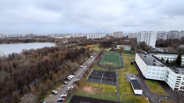 Вдохновляющий вид из окна квартиры на Борисовских прудах