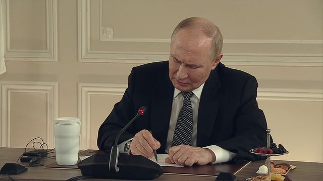 «Говорить готовы. Но не с теми, кто поставляет ракеты» — Путин ответил Мерцу