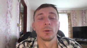 Почему экран телефона тухнет и загорается снова?