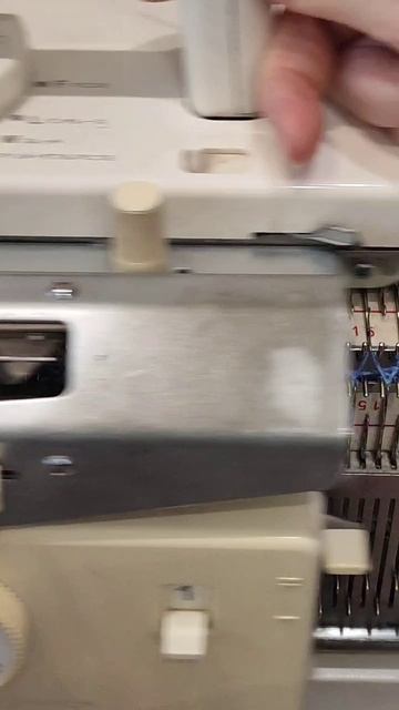 Узор на базе резинки 1/1 на вязальной машине смотреть онлайн