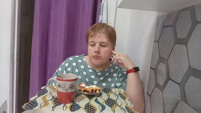 мукбанг,завтрак/ я не принимаю свой возраст/ чем толще,тем моложе или...