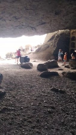 Старинный грот на тропе Галицина в Новом Свете на Чёрном море
