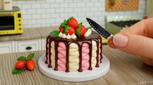 Украшение Миниатюрного Шоколадно-Клубничного Торта 🍓🍫 Потрясающий Мини Торт 🧁 Мини Кухня