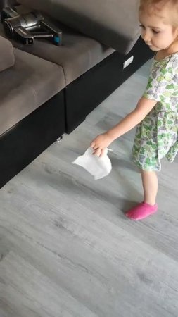 Когда помогать лень, но надо #элягеннадьевна #смешныедети #помощница