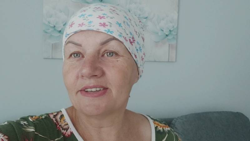 Победила тротуарную плитку, а дождь мешал. Жизнь в станице после переезда из Сибири.)