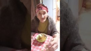 Тушеная картошечка  жиденькая  с гусиным окорочком.
