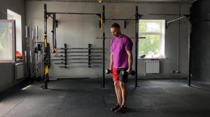 Выпады назад с гантелями в руках