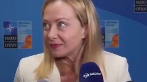 Под наркотой?: у Зеленского завелась "подруга". Поведение премьер-министра Италии Джорджи Мелони..👇