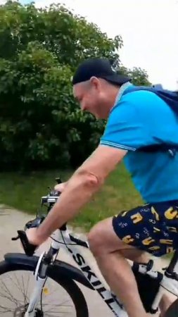 Димины покатушки на велосипеде под песню Игорь и Света)))
