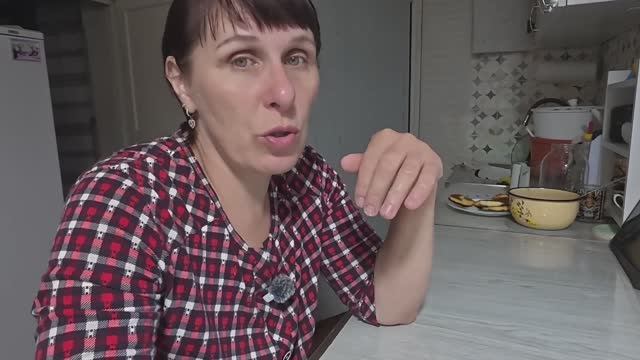 ЖИЗНЬ В МАЛЕНЬКОМ СЕЛЕ. Живут же люди.. Сделала домашнюю сметану, откинула  творог