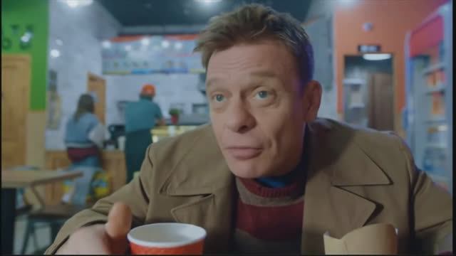 Двойной удар смеха: Обзор двух уморительных комедий
