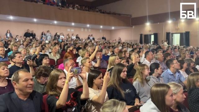 Во Дворце культуры проходит общегородской праздник для выпускников Балаковского района