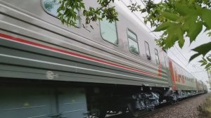 В проливной дождь! ВЛ11-130 с пассажирскими и почтовым вагонами в грузовом поезде