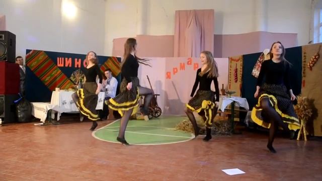 Канкан на вечере встречи украинских выпускников 2024 #upskirt#шоу#танец