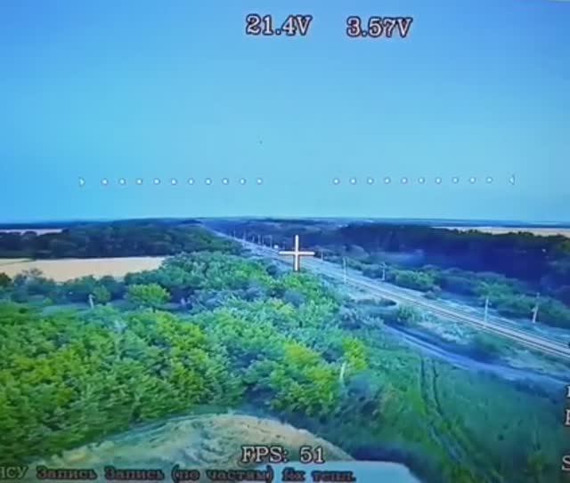 Работа наших операторов FPV на оптоволокне по уничтожению транспорта и артиллерии ВСУ