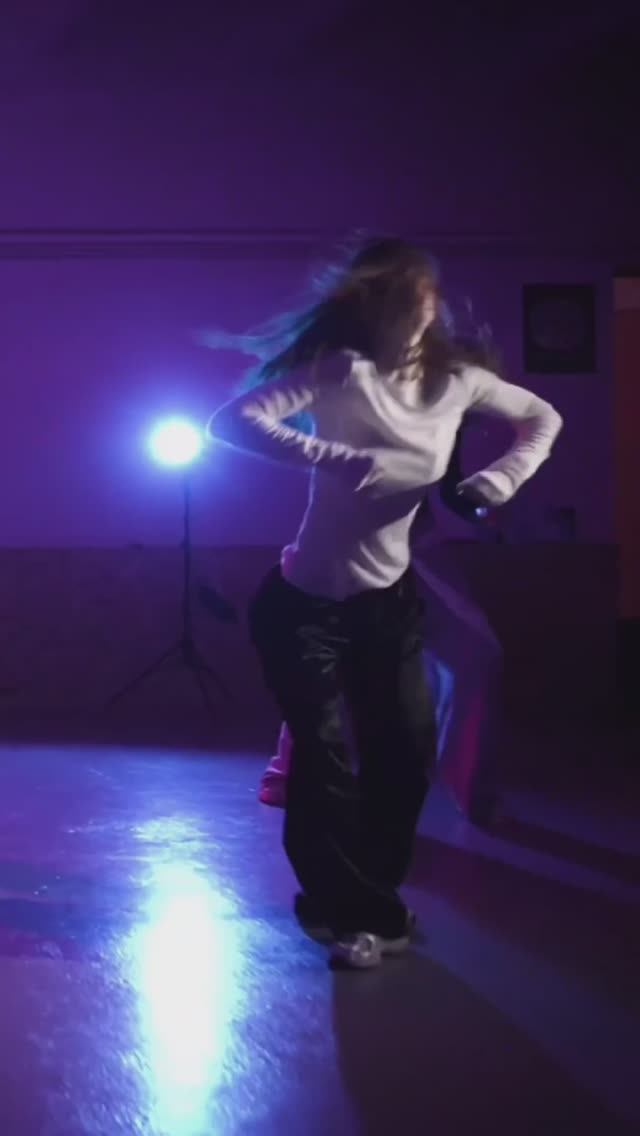 Мастер-класс по Джаз-фанку. Арина Васильева. Школа танцев Dance Life в Курске смотреть онлайн