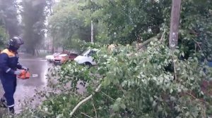 Городские службы Ульяновска ликвидируют последствия грозы и ливня  В Новом городе скопление воды на