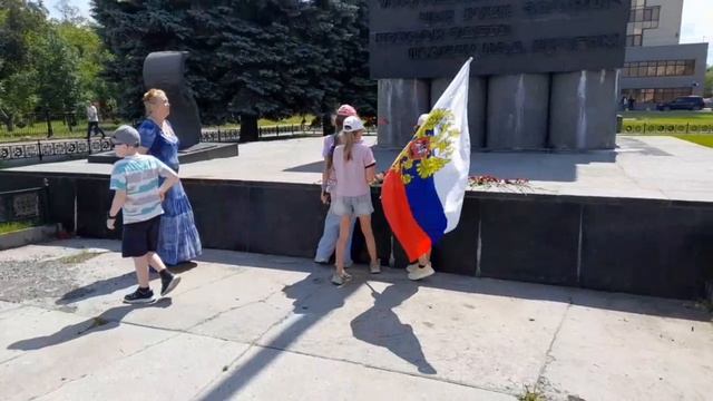 22 июня Возложили цветы. Яркий старт