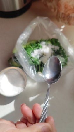 Малосольные огурчики с вареной картошечкой – это очень вкусно! Делаются просто и довольно быстро!