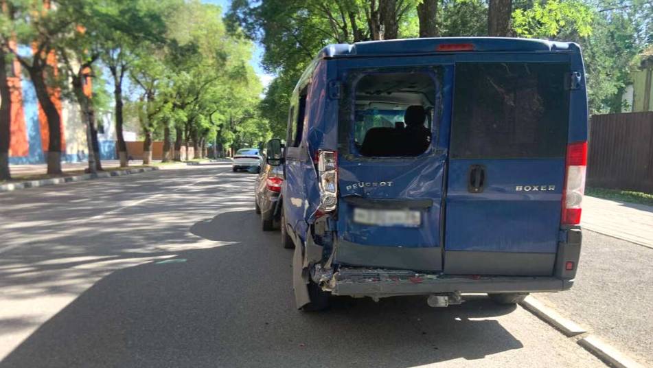 Восемь человек пострадали в ДТП трех машин в Кисловодске