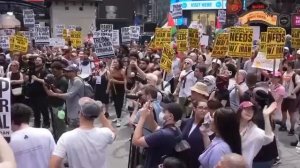 Антивоенные протесты начались в Нью-Йорке после ударов США по Ирану, — NBC

Митинги, по данным NBC,
