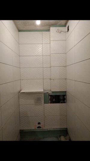 Монтаж плитки на стены. Санузел. Ремонт. Сельма. Калининград.