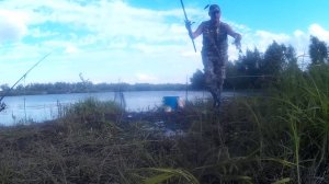 В сильный ветер на вечерний клев с соседкой на удачу.