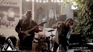 Группа "ДЫМ и ПЕПЕЛ" в Тарусе на улице - Трава у дома (Земляне cover) в Тарусе