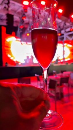 Piazza Luisa. В центре Forte Village находится Площадь Луизы — оживлённое пространство, объединяющее