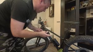 Рембаза в эфире.Мастер Кривые Руки приступает к установке Грипс на фэтбайк.Но что то пошло не так.