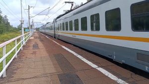 Электропоезд ЭП2Д-0026 Отправляется с платформы Зосимова Пустынь
