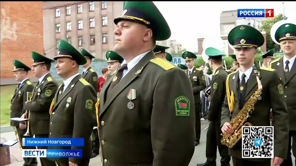 По главной пешеходной улице Нижнего Новгорода прошёл парад духовых оркестров