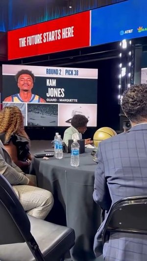 Kam Jones & his cousin show off their handshake ❤️