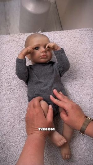 Малыш плачет при гимнастике