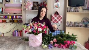 Цветы в коробке, оригинальная композиция на флористической пене в Пятигорске.
