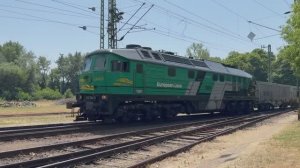 Тепловоз ТЭ109 232 704-7 с нестандартным контейнерным поездом
