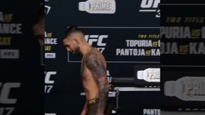 ⚡Главные участники предстоящего турнира UFC успешно прошли процедуру взвешивания!