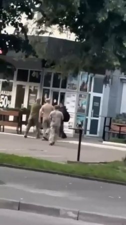 Вот ещё одного добровольца выловили гестаповцы !!!