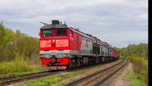 3ТЭ10МК-1392 с грузовым составом следует по перегону Ожерелье-Мордвес