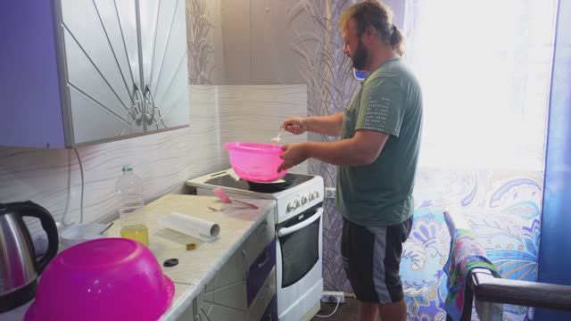 ОЛАДЬИ ПО ДРЕВНЕМУ РЕЦЕПТУ вкусный ужин с сардельками и огород в деревне