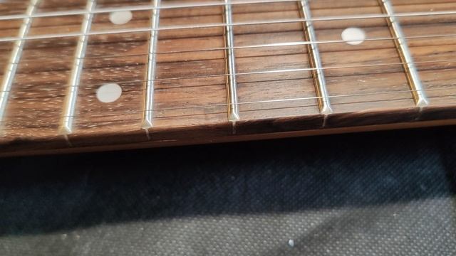 Обзор сборки китайской электрогитары Grote Stratocaster смотреть онлайн