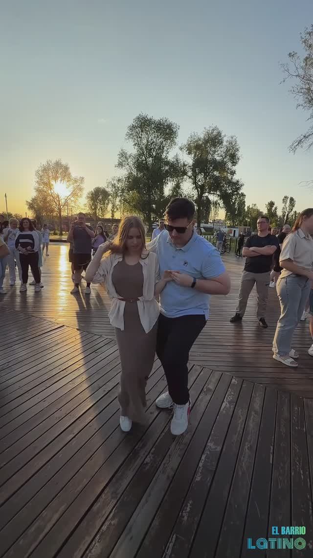 Танцы Бачата на опен-эйре в Белгороде. Парк Берега. смотреть онлайн