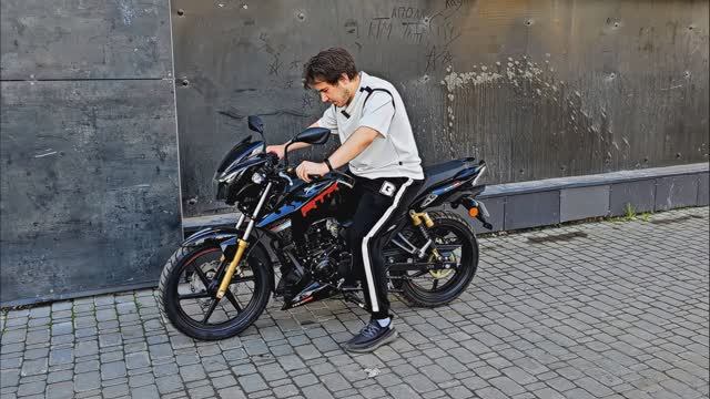 Индийский мотоцикл TVS APACHE 180. Мотосалон ТАТ МОТО. Часть 144.