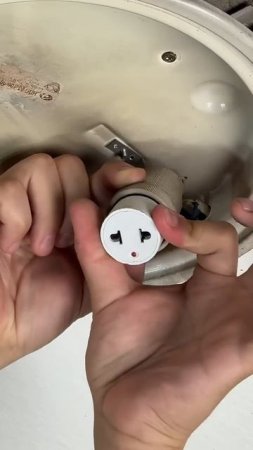 Отличный переходник при отсутствии розетки 😁