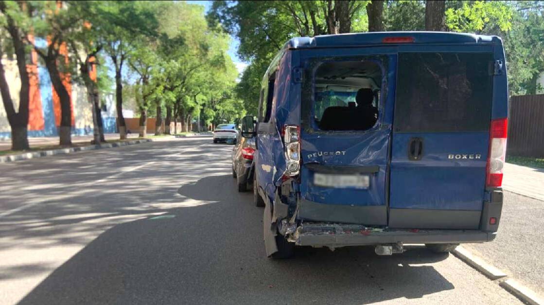 Восемь человек пострадали в ДТП трех машин в Кисловодске