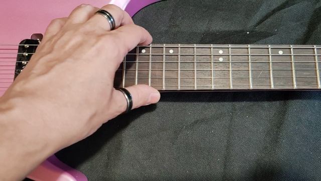 Обзор сборки электрогитары Grote розовый металлик смотреть онлайн